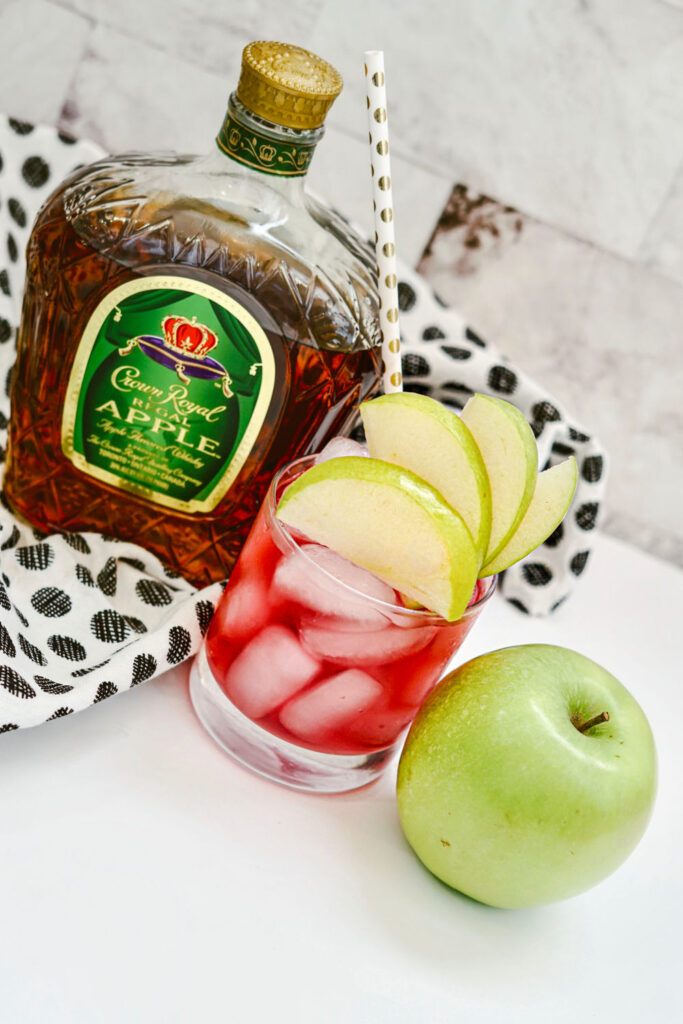 crown royal apple drink with apples